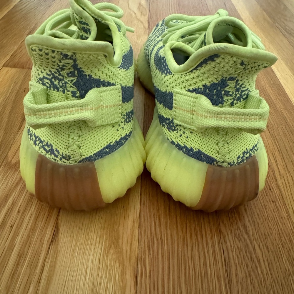 Adidas Yeezy Boost 350 - Picture 4 of 17